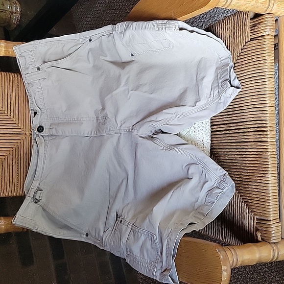 C.E. Schmidt Workwear cargo shorts, tan, size 40 - Picture 3 of 11